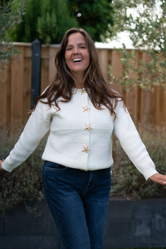 Wit vest met ster knopen – cozy chic