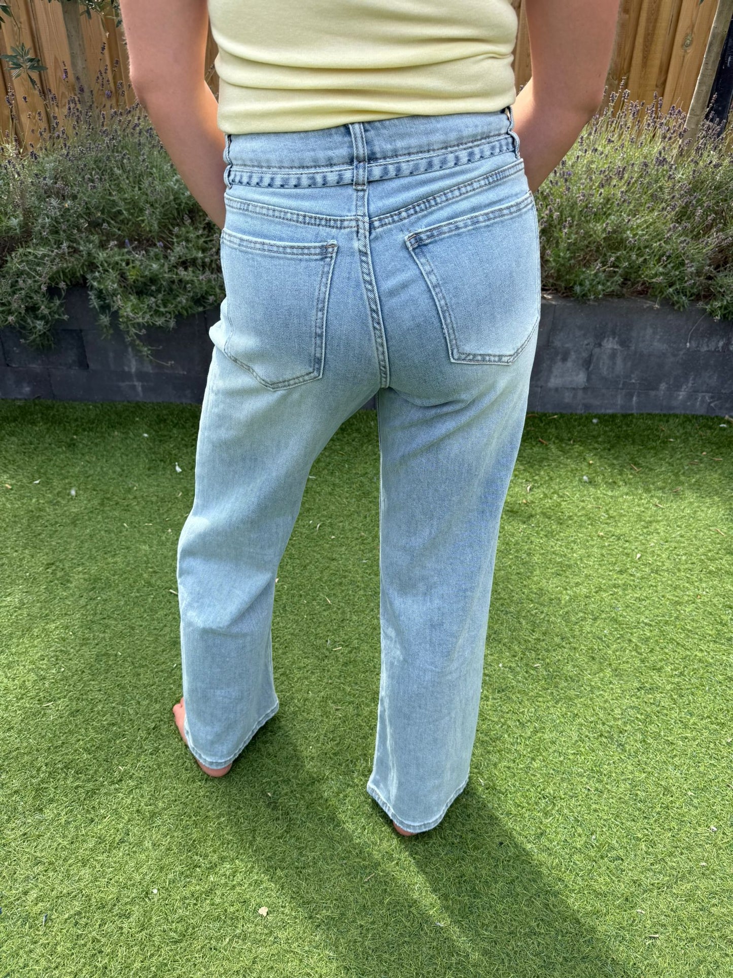 Light & Lovely – Wide Leg Jeans met Strik