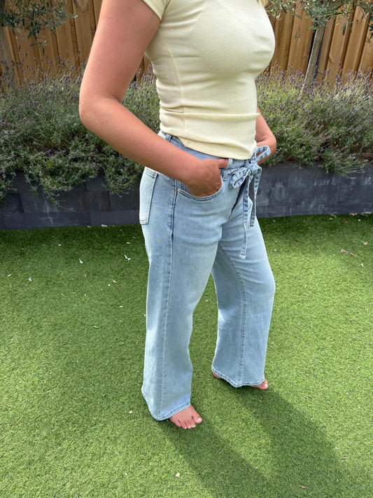 Light & Lovely – Wide Leg Jeans met Strik – comfy & elegant
