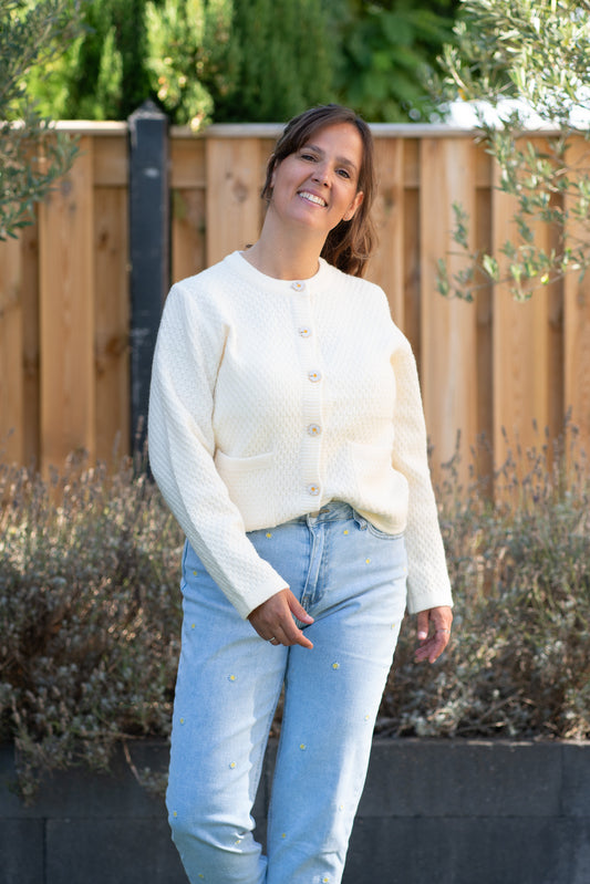 Vestje met madeliefjesknopen