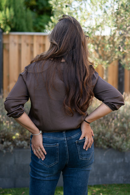 Viscose blouse (beige & bruin) – silky feel