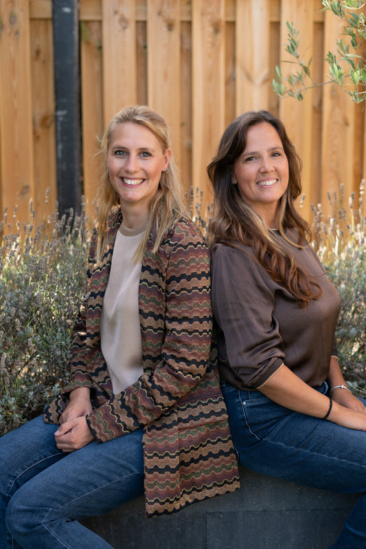 Viscose blouse (beige & bruin) – silky feel