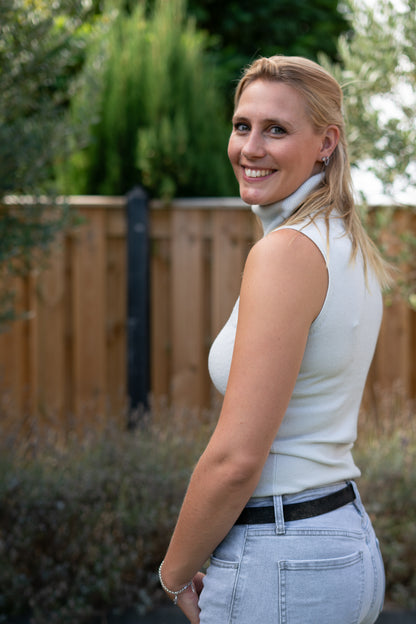 Wit glitter top met col (mouwloos) – basic essential