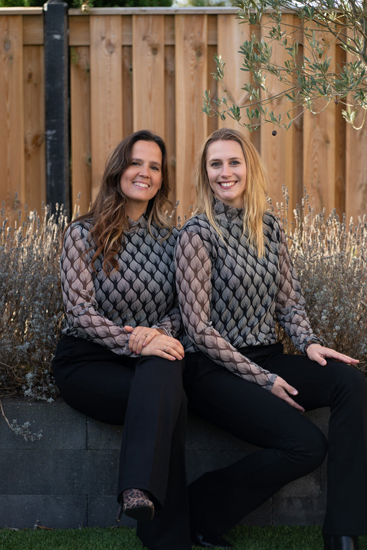 Bladerprint Shirt – Doorschijnende Mouwen